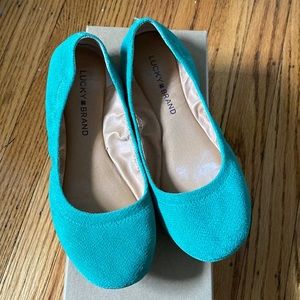 Lucky sz 7w Emmie green flat